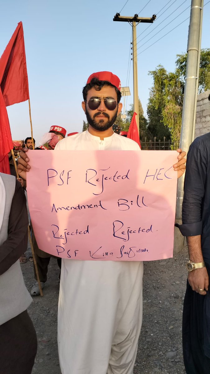 MeerzaiAfghan's tweet photo. پشتون ایس ایف کے زیر اہتمام قلعہ سیف اللہ پریس کلب کے سامنے ہائیر ایجوکیشن کمیشن ترمیمی بل 2023 کے خلاف احتجاجی مظاہرہ کیا،اور احتجاج مظاهری سے رہنماؤں نے خطاب بھی کیا۔
#PSF | #HECAmendmentBillRejected https://t.co/bq9CgSKTjY