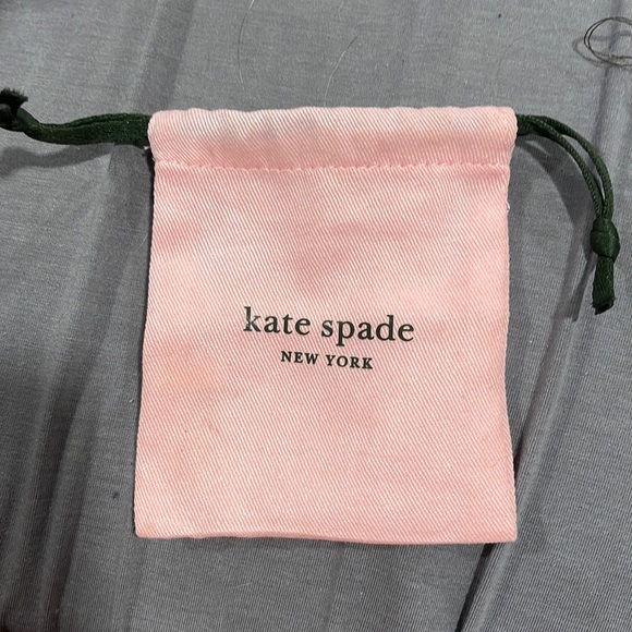 michell59412440's tweet photo. So good I had to share! Check out all the items I'm loving on @Poshmarkapp #poshmark #fashion #style #shopmycloset #katespade: https://t.co/sraUeQfNCj https://t.co/NVArMlo2gp