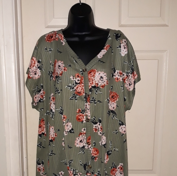 So good I had to share! Check out all the items I'm loving on <a href="/Poshmarkapp/">Poshmark</a> #poshmark #fashion #style #shopmycloset #mrsalliexo #goodamerican #bobbiebrooks: posh.mk/5v1ap4aOmBb