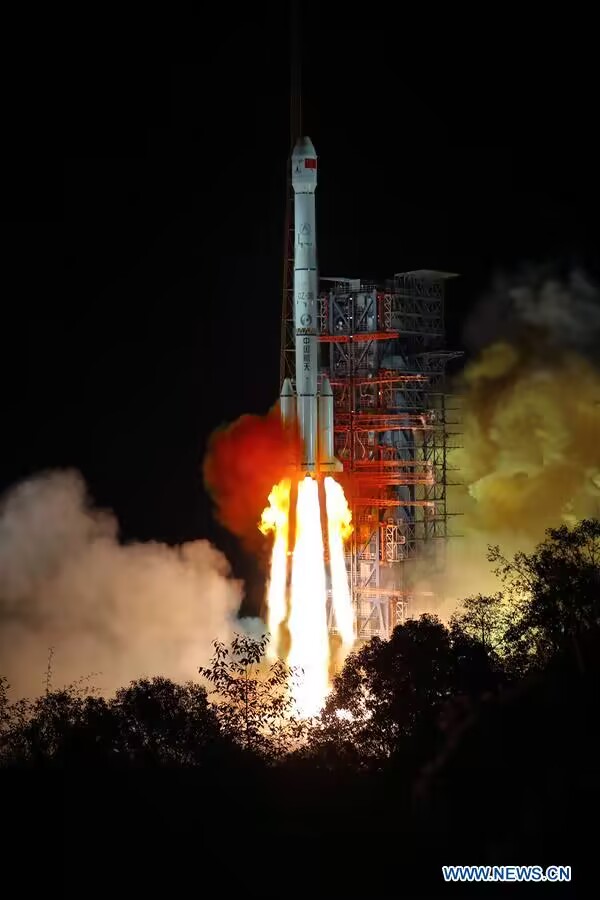 ChinaScience's tweet image. Moon landing 2030 - astronauts coming aboard! China plans to use 2 rockets to send a lunar lander and manned spacecraft into lunar orbit. The taikonauts will enter the lander from the spacecraft and conduct scientific exploration as well as lunar sampling after reaching the moon.