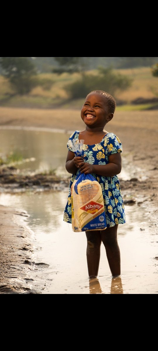 GwushimU's tweet photo. She was sent to buy a loaf of bread but she brought the bakery home.
.
.
Wizkid Chef Dammy Afrobeat Asake Shallipopi Pluto Russia and China Next Rated Sound Sultan Bloody Civilian Curve 2 Odumodu Seyi Samsung Laycon Nigerians Hazard Albany #albanybread Aboye Daniel Regha https://t.co/nDqFln51s2