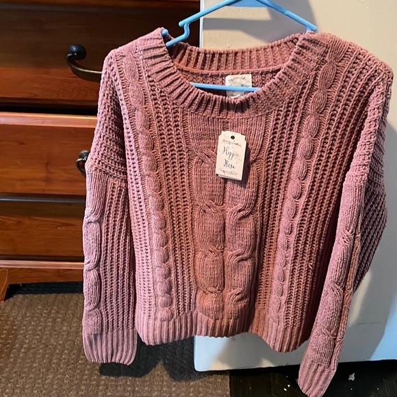 lmspell12's tweet photo. So good I had to share! Check out all the items I'm loving on @Poshmarkapp #poshmark #fashion #style #shopmycloset #polobyralphlauren #hollister #hippierose: https://t.co/1sBxI5bKQd https://t.co/U1JAzncy7U
