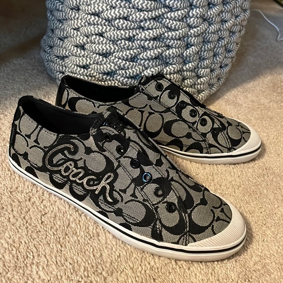 So good I had to share! Check out all the items I'm loving on <a href="/Poshmarkapp/">Poshmark</a> from <a href="/BargainsBarga4/">Beautiful Bargains</a> #poshmark #fashion #style #shopmycloset #indiaboutique #eurosoft #coach: posh.mk/PF8vlKgOmBb