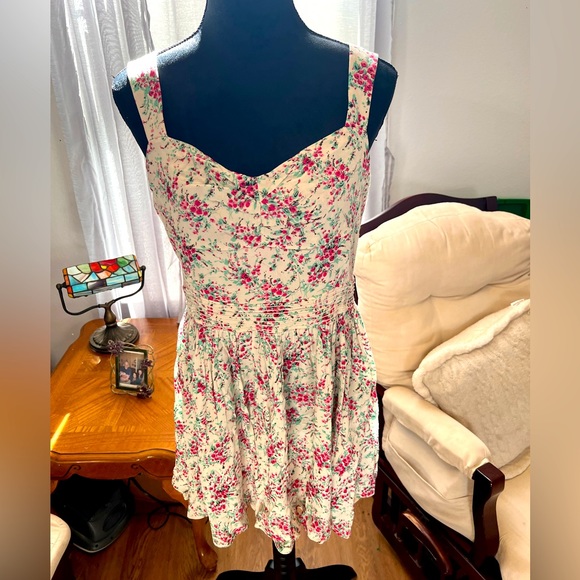 LexiRed116's tweet photo. So good I had to share! Check out all the items I'm loving on @Poshmarkapp #poshmark #fashion #style #shopmycloset #athleta #lclaurenconrad #roseandolive: https://t.co/jfjdpBNHei https://t.co/7p9grPZnMn