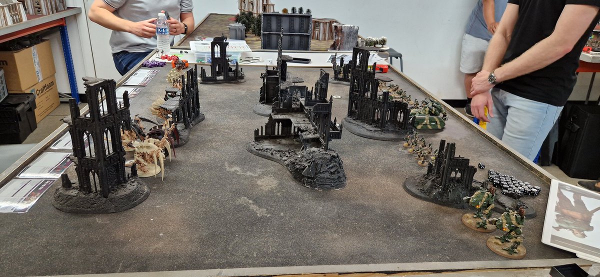 Comaboy_77's tweet photo. Really didn't get on with 9th edition of #40k but really enjoyed my first game of 10th last night, fast, brutal and my Tyranids enjoyed their Guardsman snack! #Warmongers https://t.co/KOxycU3feJ