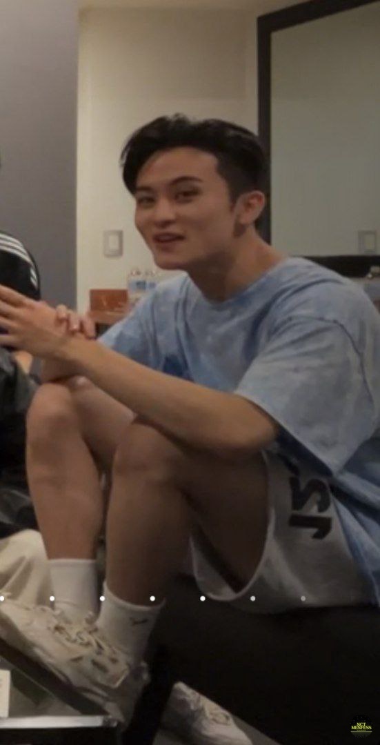 nct_menfess's tweet photo. oknum nct! yg ngelarang kita buat suka sm cowo yg pake celana pendek tapi sendirinya begitu☺️ https://t.co/VzGIIWRAFW