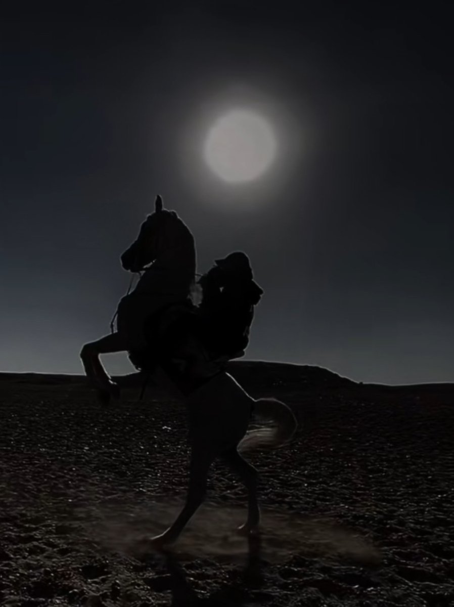 MahmoudNsr1's tweet photo. هأئبُ الحُورِ لِجمالهِ عاَشقُ ** كَفقيرِ يَهوُي بِدونِ مَالِ
جُوادٌ القلبِ وعَزمهُ غَائبٌ ** لِذاكَ وذاكا البيتِ واَلحالِ https://t.co/x2JIBNGf6y