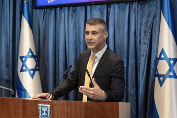 AsherSiegel01's tweet image. Israel joins the global climate action: Gearing up for the United Nations Climate Change Conferences, paving the way for a sustainable future!  #ClimateAction #UNClimateConference #SustainableIsrael  @DavidSaranga