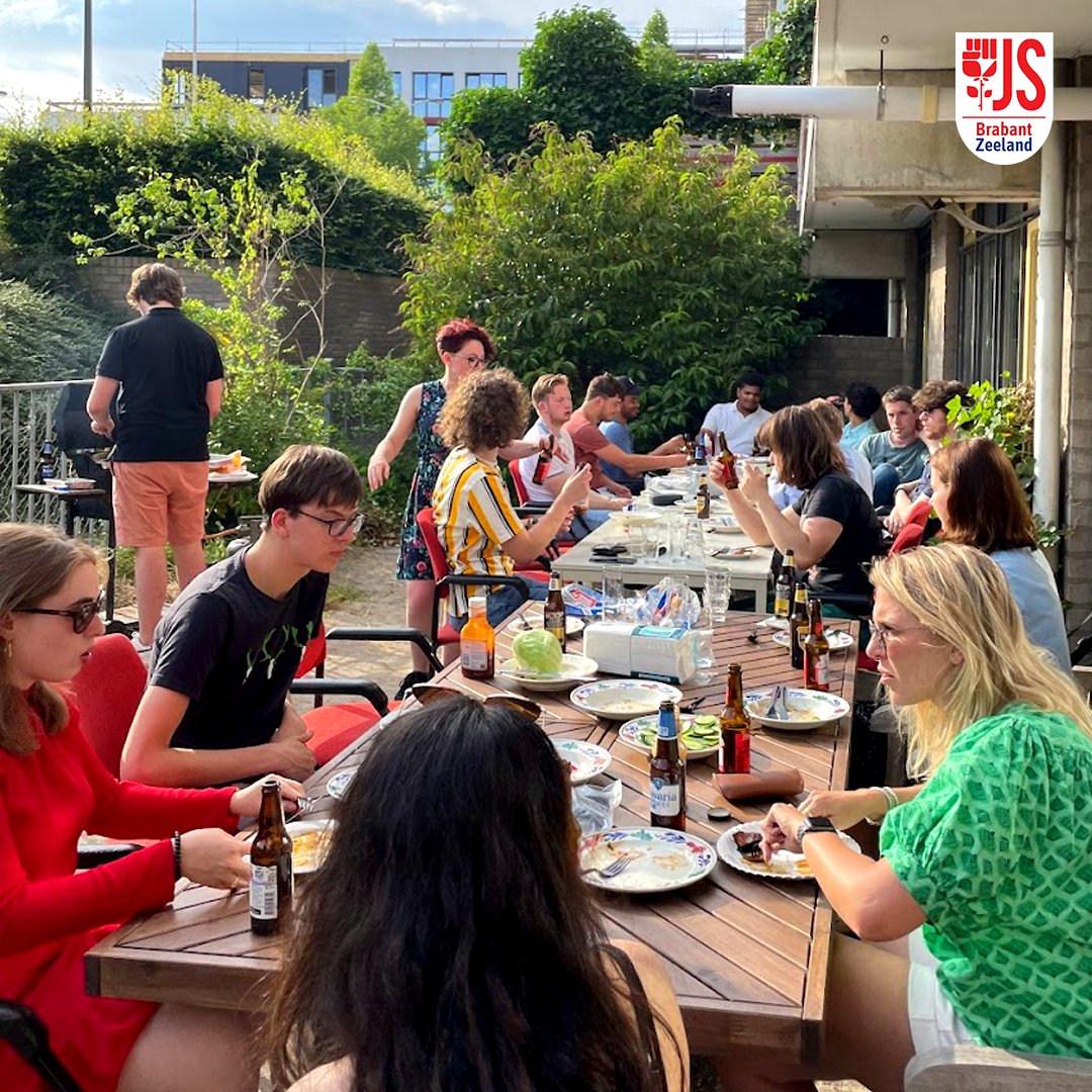 jszeebra's tweet photo. Bij de JSBZ is er altijd plek voor gezelligheid! We hebben samen met het @CDJABrabant weer een geweldige barbecue georganiseerd en veel bijgepraat. Wil jij er volgende keer ook bij zijn? Word lid! https://t.co/Gob8Wj8rTw
