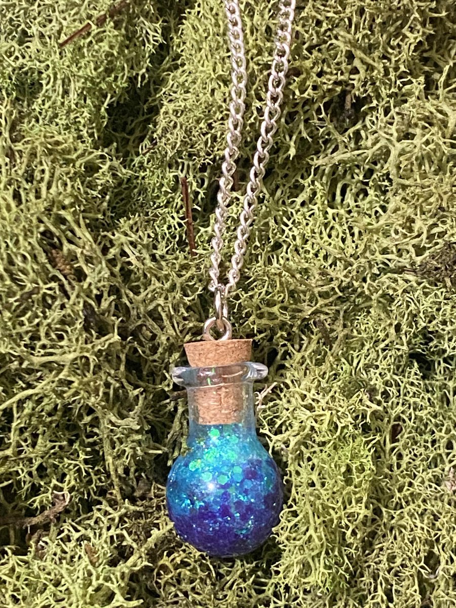 Tried my hand at necklaces and I love them! [by Brumbie_Buffeded]
  
 #vintage #teamlove