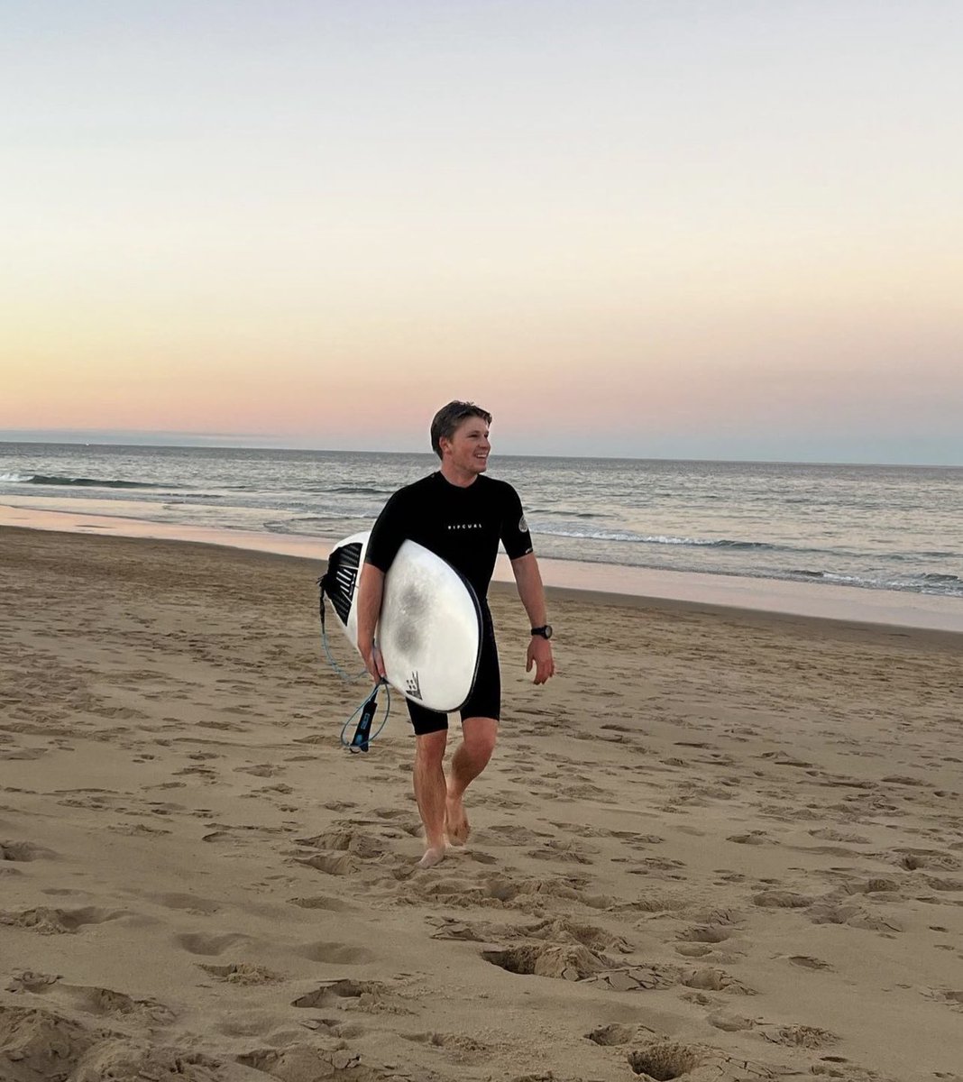 RobertIrwin's tweet photo. Sunset surf 🌅 https://t.co/9urBkdpNEp