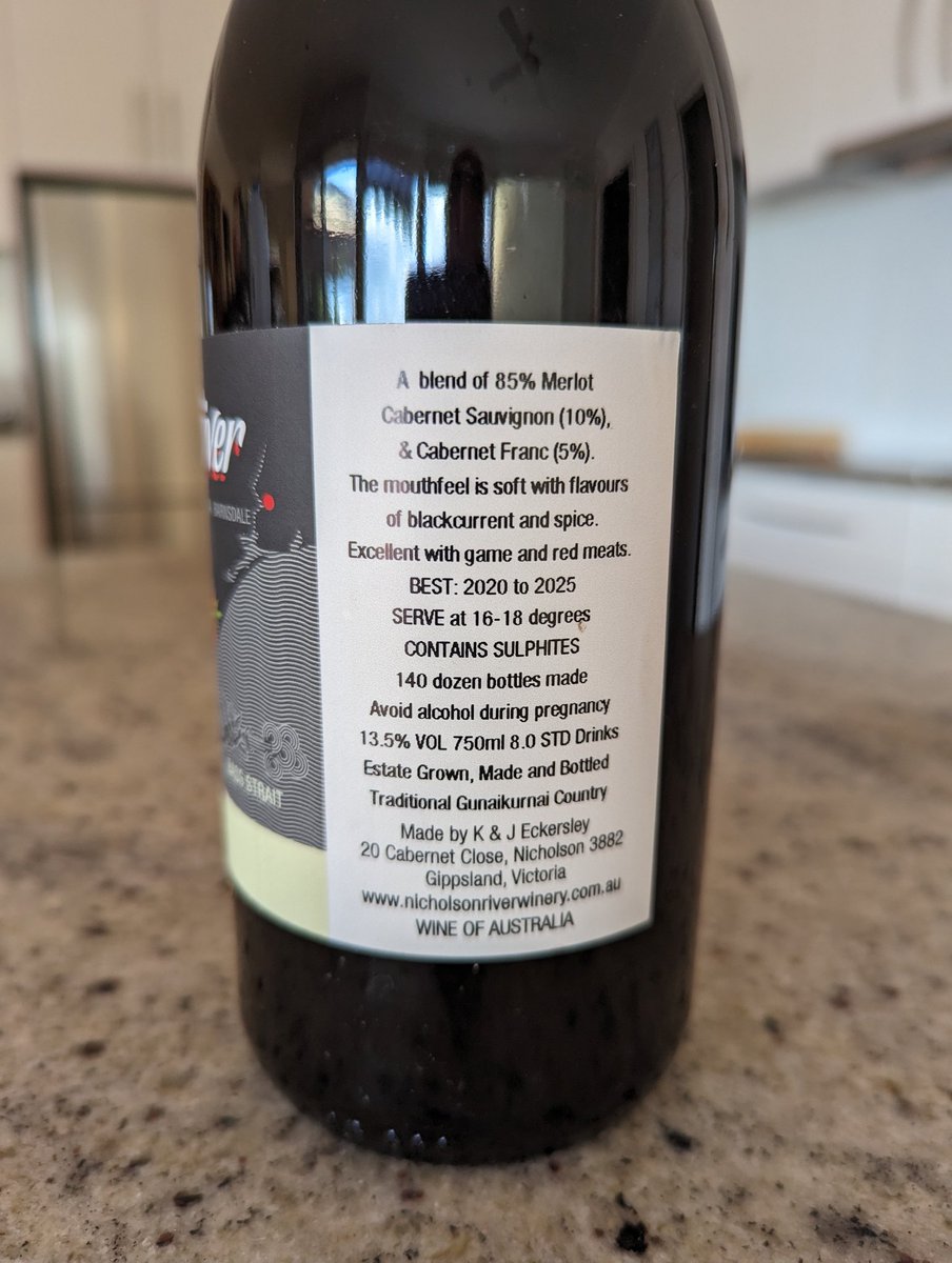jasonrogers01's tweet photo. Feel like something a bit lighter tonight 🍷
🤗👍
#winelover #ワイン #와인 #葡萄酒 #wine #Humpdayhappiness
#ItsOnlyWednesday https://t.co/LuTmgRMxst