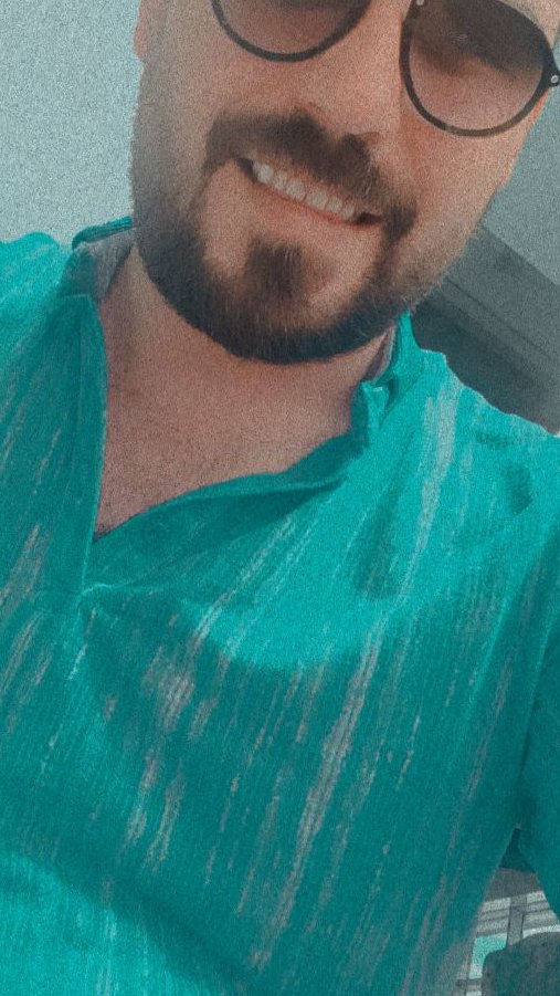 Her ağlayan güçsüz değildir. Tıpkı her gülenin mutlu olmadığı gibi.