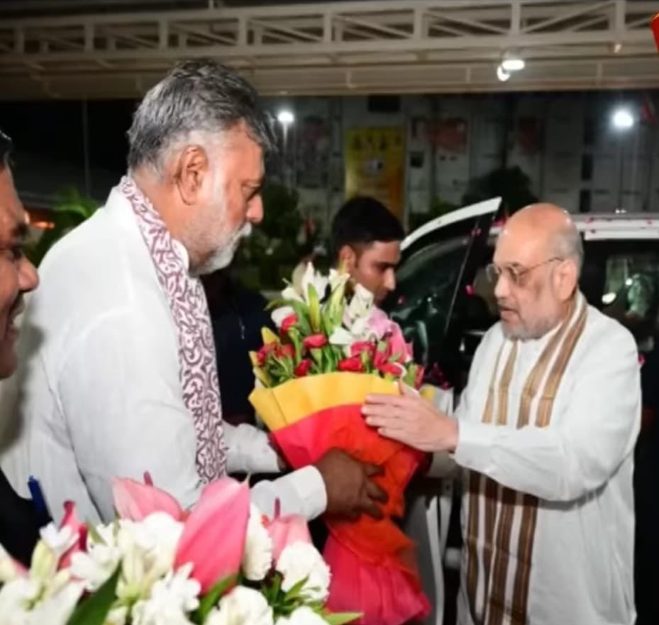 MamleshSharma's tweet photo. @prahladspatel माननीय श्री अमित शाह जी ग्रह मंत्री भारत सरकार का आदरणीय भाई साहब ने भोपाल भा ज़ पा कार्यालय में स्वागत किया https://t.co/5fyJ3PsOCA
