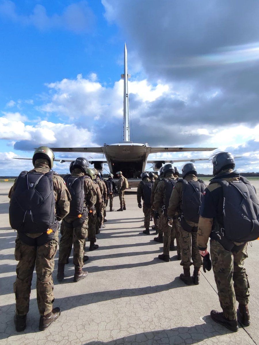 9pulkrozp's tweet image. #9pr to jedyna jednostka spadochronowa w płn.-wsch. Polsce🪂Jesteś ciekawy jak się szkolimy❓Weź udział w akcji #TrenujZWojskiem 1⃣5⃣lipca w Lidzbarku Warmińskim‼️ Nauczymy Cię żołnierskiego "abc"💪Czekamy na twoje zgłoszenie: 9pr.klubzolnierski@ron.mil.pl‼️
@MON_GOV_PL