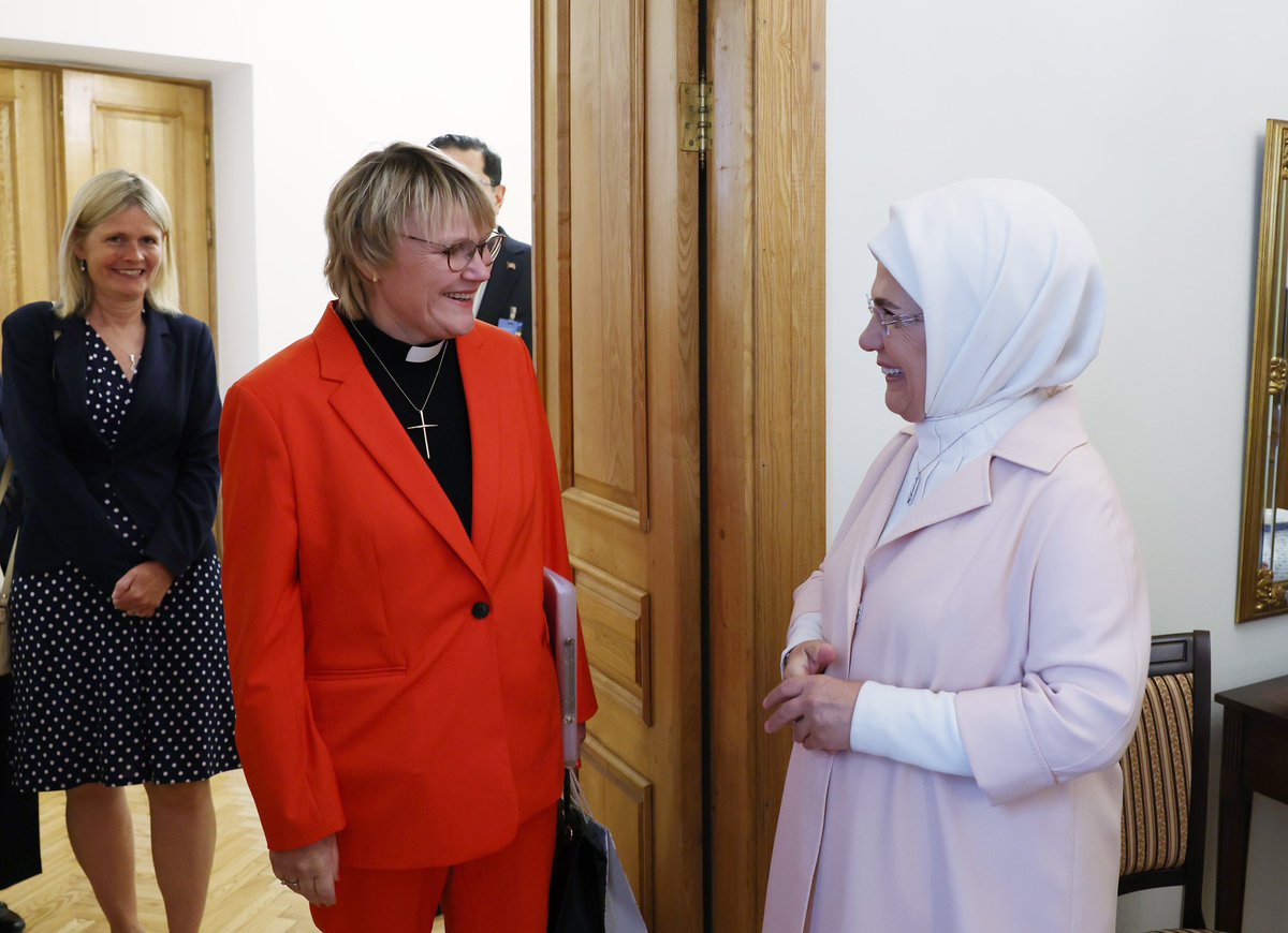 During our visit to Vilnius for the NATO Summit, we met with Birgitta Ed, the spouse of the Swedish prime minister.

We analysed the social projects we are currently implementing and exchanged ideas on how to strengthen cultural cooperation. 

I expressed my sorrow to Mrs. Ed