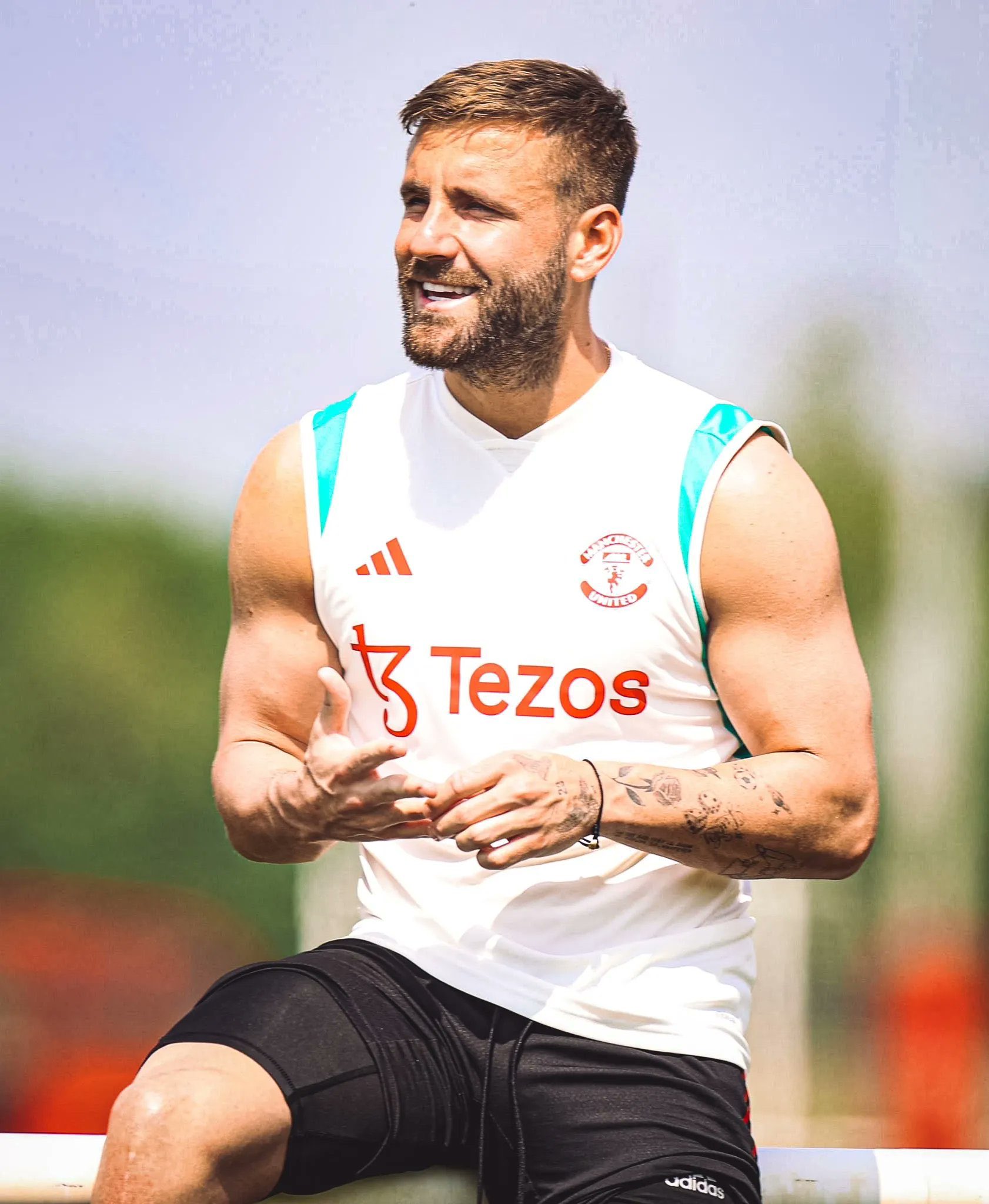 Happy birthday to Luke Shaw who turns 28 today!     