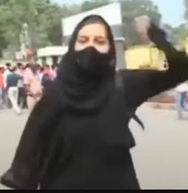 SheetalPronamo's tweet photo. Wearing BINDI doesn’t cause any hindrance in following UNIFORM dress to school 

Wearing HIJAB is freedom of choice but following culture of this country is not

Our media is sleeping because girl is from H community and it’s about Bhartiy tradition 
Just imagine what would have happened if girl was from M community ?