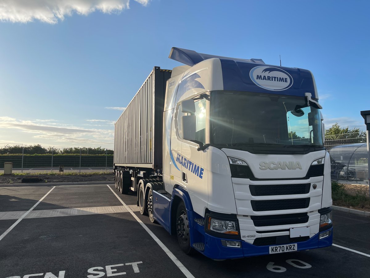 Maritime_UK's tweet image. Summer suits Maritime trucks 😍

We love this photo taken by one of our night drivers Katie at Alconbury before her shift. 

If you have any photos you'd like to share, please email marketing@maritimetransport.com 

 #DriversPhoto #MaritimeTrucks #Alconbury
