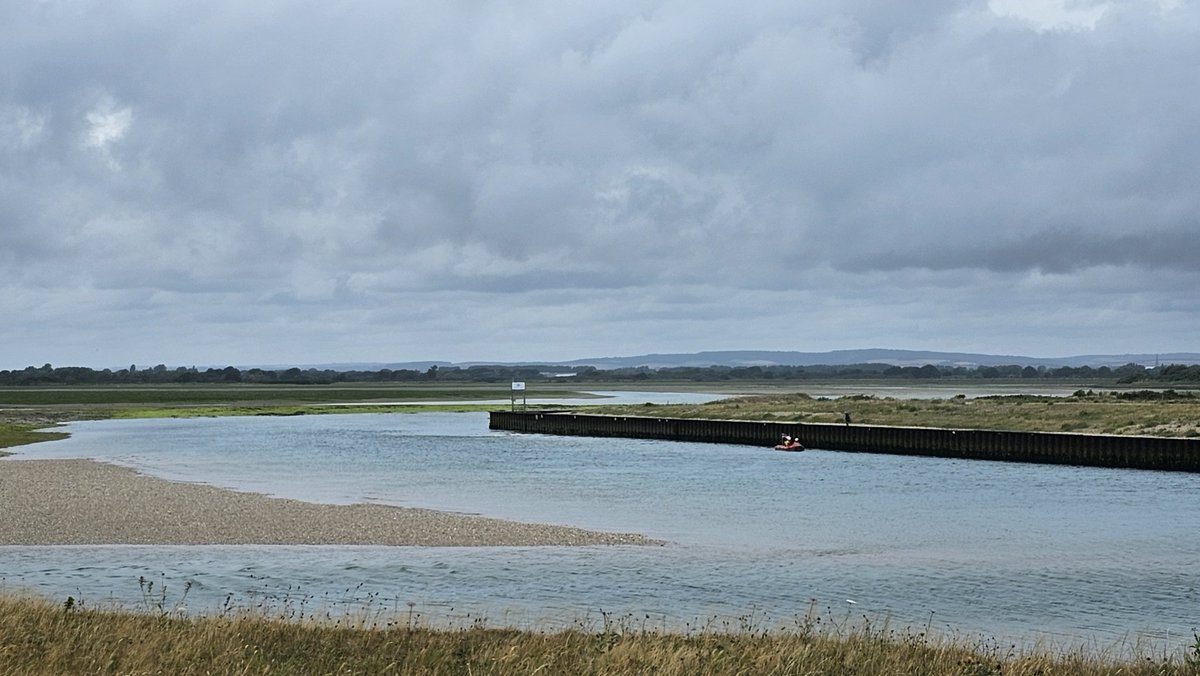 📟 BEEP, BEEP, BEEP 📟
CALLOUT - 49/2023

11/07/23 16:10

Second callout of the day was to reports of a person cut off by the tide at the entrance to Pagham Harbour.

READ THE FULL STORY HERE... m.facebook.com/story.php?stor…