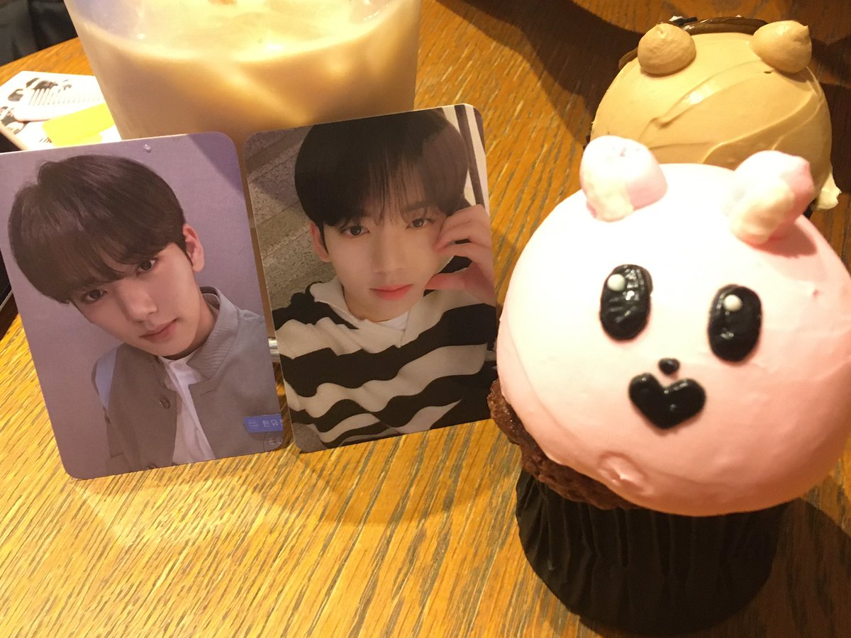 저 뚱쭝해요?
...
대답이 2초 늦어요...
왜 고민해요?
차라리 바로 뚱쭝하다고하지.
그럼장난인줄알고 나도 웃으며 넘겼을텐데... 
몰라, 미워요...