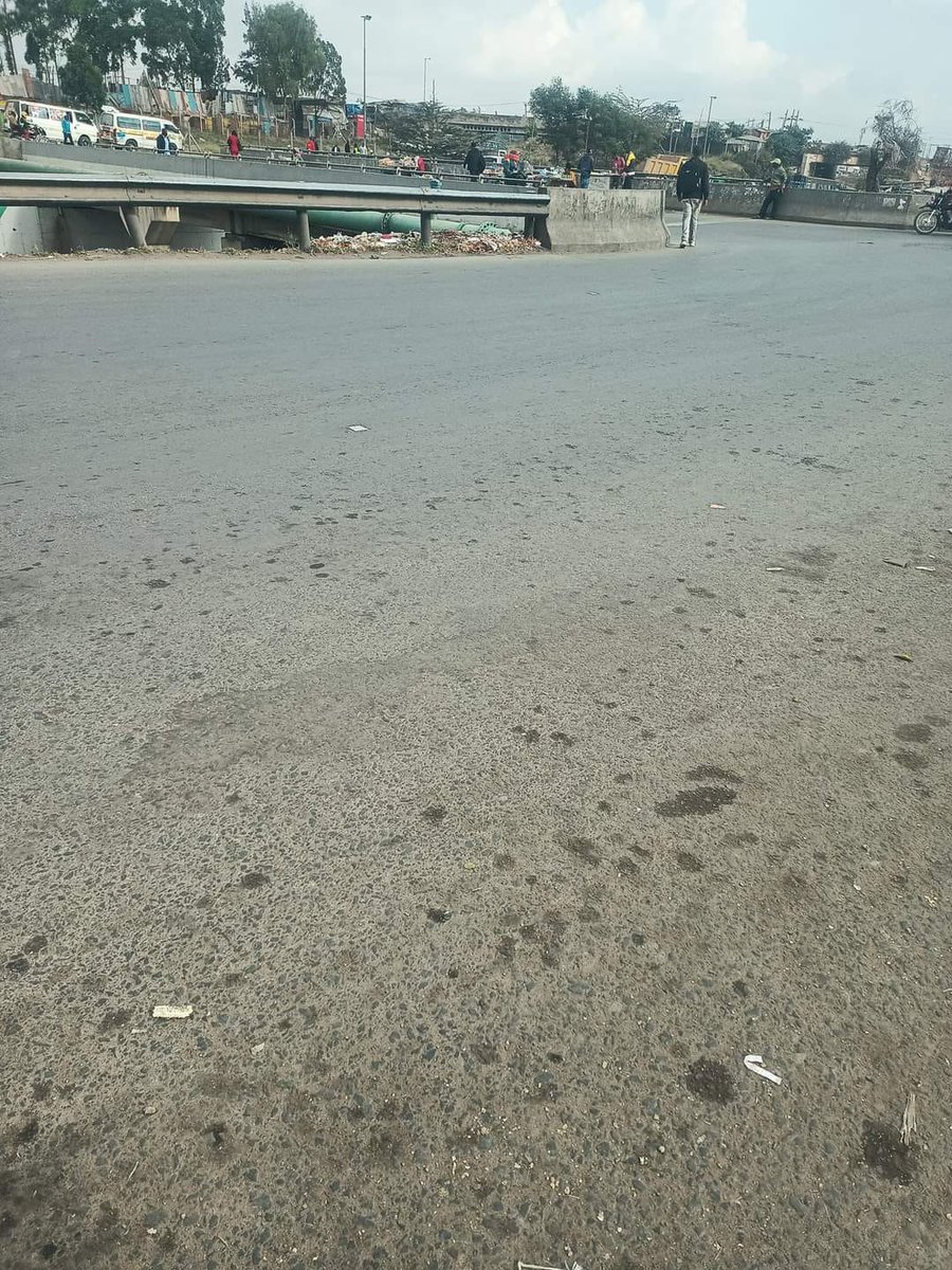 kim_yoanakim's tweet photo. That Mzee Raila Odinga is sabotaging the country's economy at will as the government watches hopelessly!

The Government that cannot protect its citizens against Raila's Manufactured Manipulation has no business being in power.  @StateHouseKenya
@rigathi 
#Tumechoka  #ArrestRaila https://t.co/yrr3MgXXQ7