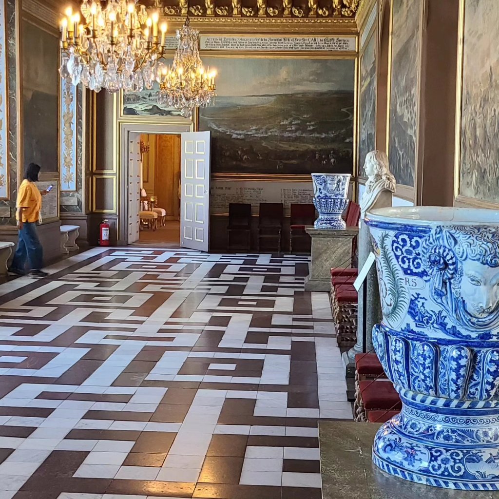 Hobletsonthego's tweet image. Drottningholm Palace is one of Sweden&apos;s Royal Palaces and is a #UNESCO World Heritage site. We arrived here towards the end of a lovely sunny day after the crowds had left - which was perfect. The house and gardens are beautiful.

#Sweden #drottningholm