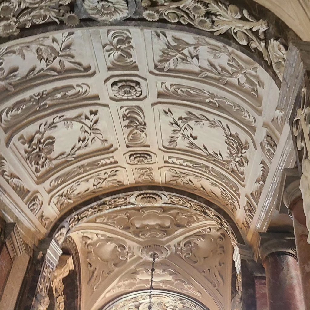 Hobletsonthego's tweet image. Drottningholm Palace is one of Sweden&apos;s Royal Palaces and is a #UNESCO World Heritage site. We arrived here towards the end of a lovely sunny day after the crowds had left - which was perfect. The house and gardens are beautiful.

#Sweden #drottningholm