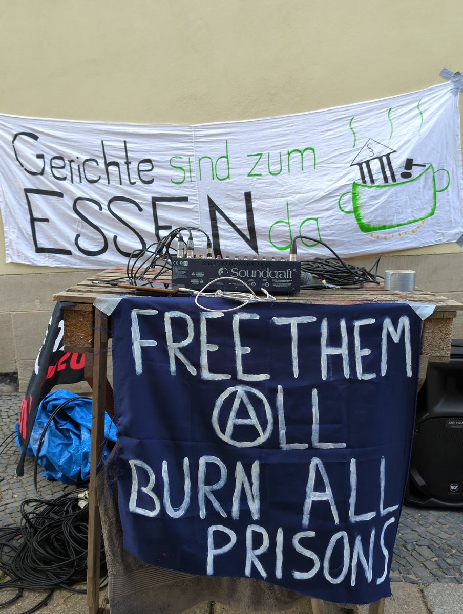 Los geht der zweite Verhandlungstag gegen #Ava und #Ralph vor dem LG #Cottbus.
In diesem Thread tickern wir über den Prozess. 
#BurnAllPrisons #FreeThemAll