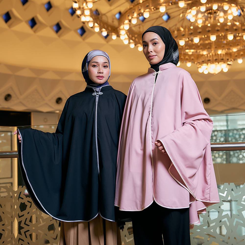 effacurio's tweet photo. Pergh! Unik betul design baru telekung Siti Khadijah ni 💯🤍 

Best part is awning tudung tak rosak, mudah sarung je &amp; can be your nursing cover jugak 🫣🫶🏻 https://t.co/edSZEjNuu5