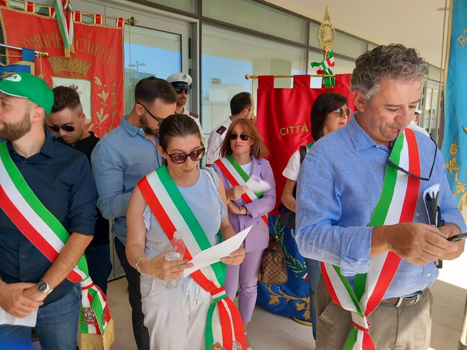 Cia_Agricoltura's tweet photo. A #Foggia la manifestazione #Cia "salva" #grano italiano 🌾🆘👨🌾
Più di 300 #cerealicoltori in mobilitazione, con i #sindaci di 23 Comuni pugliesi e l'assessore all'#agricoltura #Pentassuglia. Prossima tappa al @SocialMasaf per l'incontro con il ministro @FrancescoLollo1 ⏳🇮🇹 https://t.co/FZ0LIc08Mu