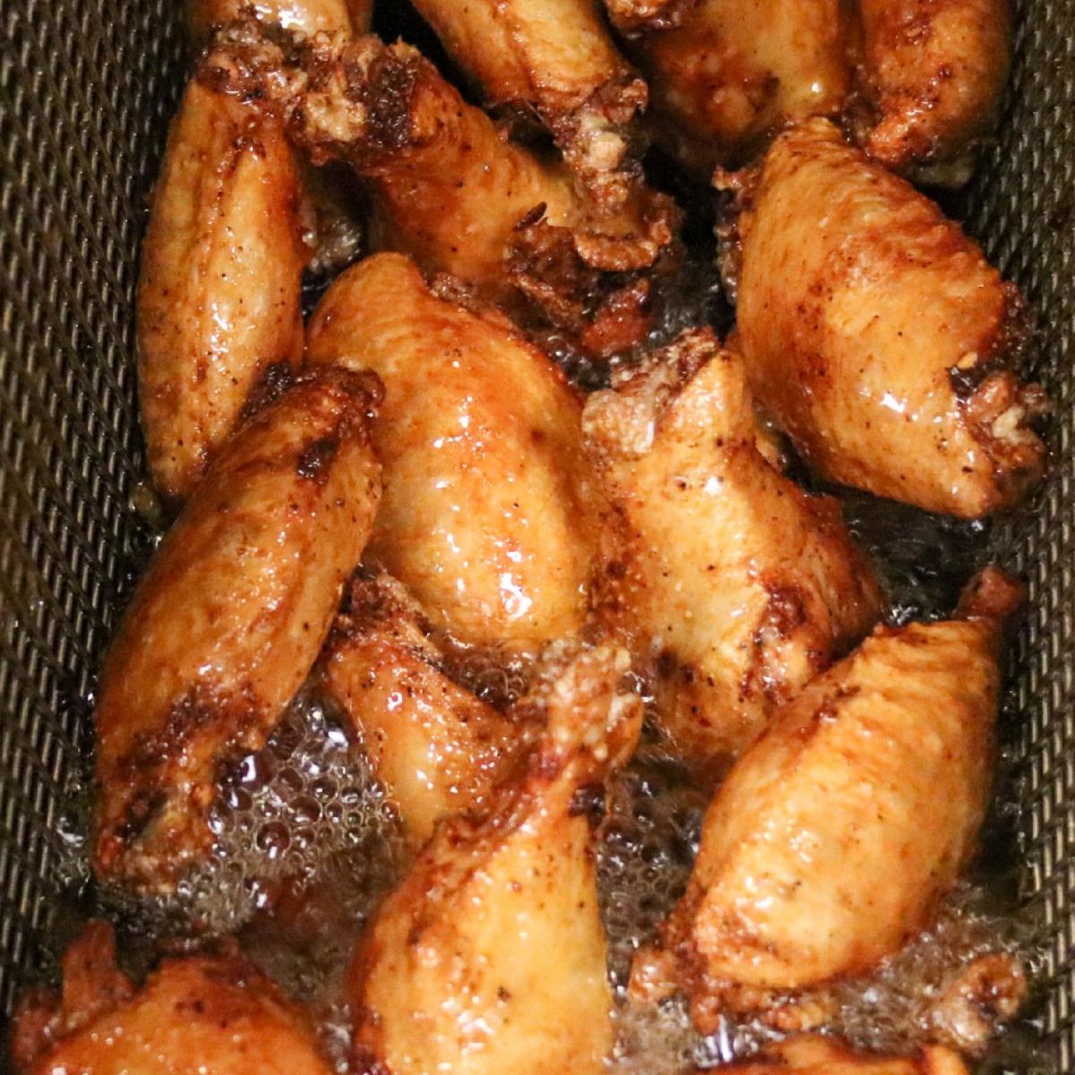 CoN_Restaurant's tweet photo. Who's ready for wacky wing Wednesday?! 50 cents per wing! Don't miss out on this unbeatable deal!! 
#Wackywingwednesday #castelloofniantic #eastlymect #nianticct https://t.co/BGsaZRRaj1
