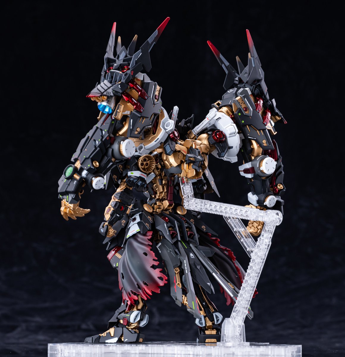 武器なしバージョンです
本体は下に重心を置いたドッシリスタイルで、バックパックのサブアームに負けない安定感を出しています。