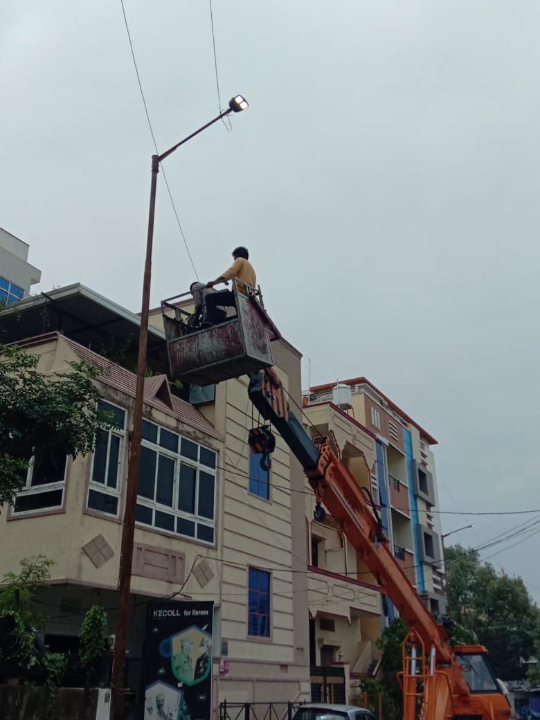 PunnaBhukya's tweet photo. @raj_daripally @ZC_LBNagar Sir attended non glowing points by arranging ladder , if any left over pl call to us sir we attend positively ,tq sir https://t.co/cB8OemgKK5