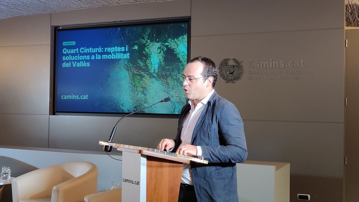 caminscat's tweet photo. Cristian Bardají, president de la Comissió d’Infraestructures i Finançament de @caminscat, obre la jornada dedicada al projecte del #QuartCinturo i als reptes de la mobilitat al Vallès.
Segueix-nos en directe a https://t.co/Tcr5SvGcqP https://t.co/t0x2fhcRmU