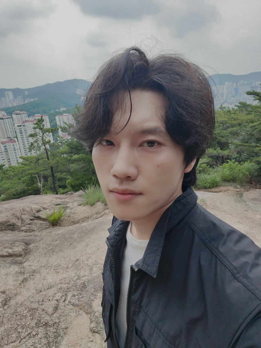 등산 잘 다녀와용💚
아니근데 새삼 아빠얼굴 넘 하얗고 뽀얗다..🥰