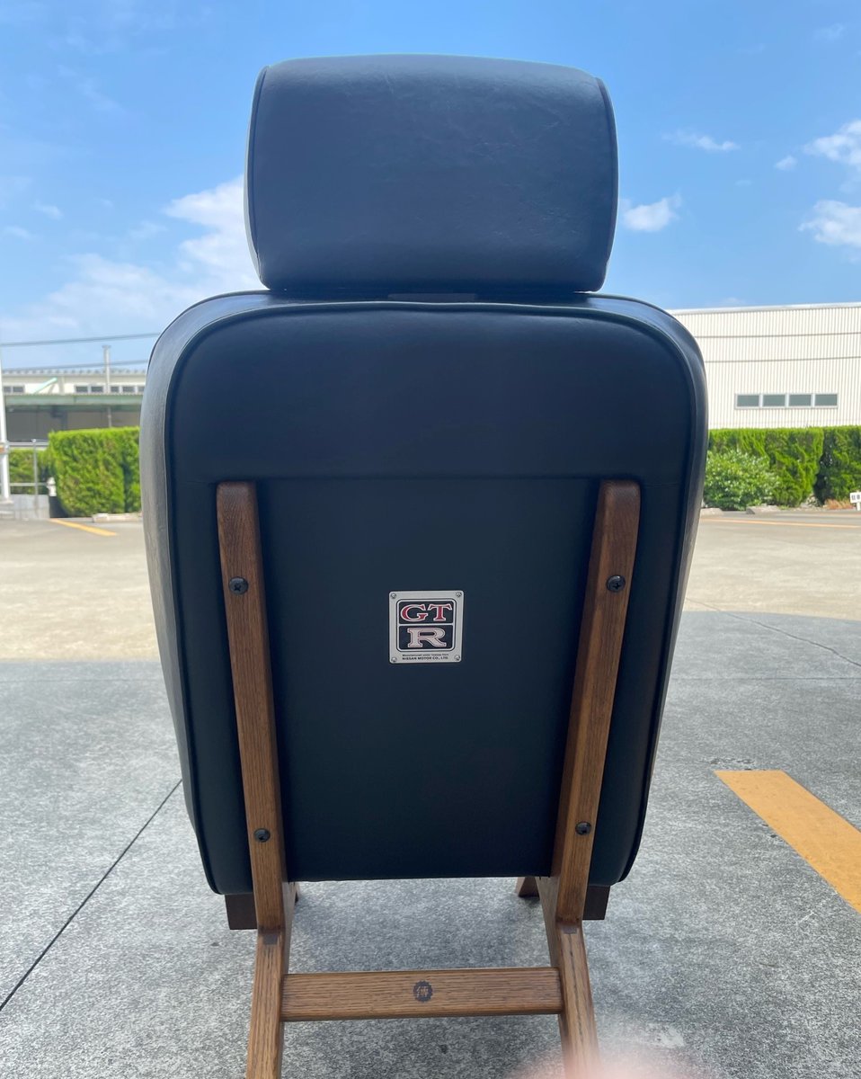 tobabuhin's tweet photo. 【旧車座談会】

鳥羽部品商会です！
#スピード の岩木社長、#木工のデン の神野社長ご来社！
岩木社長の #チンク 、神野社長の作られた #GTチェアー 、とても素敵でした‼️
#旧車 人脈が広がっており、感謝感謝です！ https://t.co/5CWJ5h08jO
