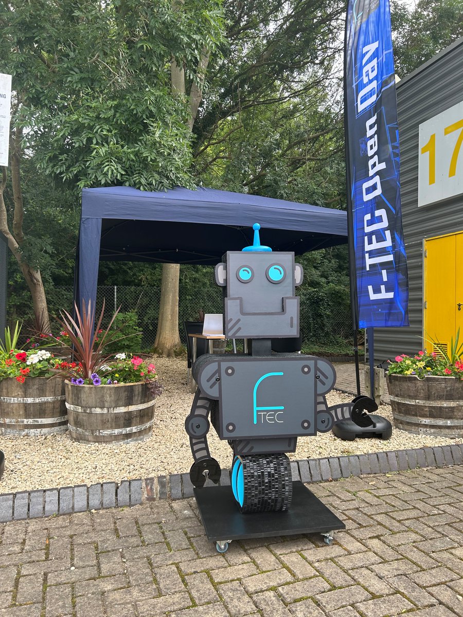 FTEC_TRAINING's tweet photo. Fred-Tec is all ready for day 2 of our Open Days!

He’s looking forward to meeting more of you today!

#FTEC #EngineerTraining #ForkliftEngineers #OpenDay #PoweredAccess #MEWPS #Robot #FredTec https://t.co/dJXHxMizWf