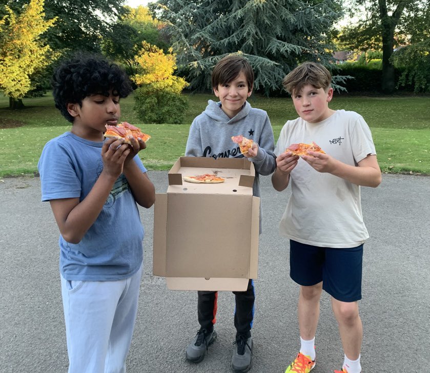 Our School House boarders took advantage of the lovely summer weather to enjoy cricket, volleyball and many wood-fired pizzas last night. Hats off to the chef, Mr Spiers! 🍕👨‍🍳 
#boardinglife #boardingschool #yorkshire #schooldays #summer