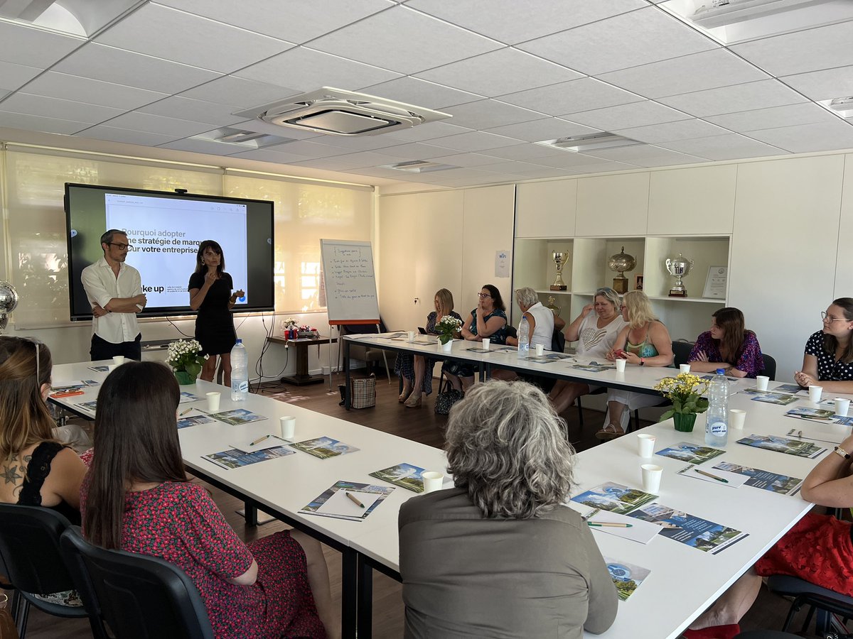 Cpme68's tweet photo. 🔴Rencontre #CPMELLES au golf de Chalampé pour parler de la #marqueentreprise, #marqueemployeur, #branding, #strategie, #communication et méthodes avec l’agence de communication et publicité Shake Up communication 💡🏌️♀️ https://t.co/V4pp9BwLbS