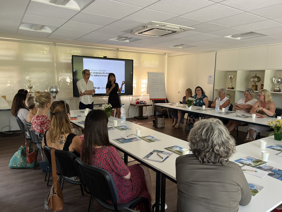Cpme68's tweet photo. 🔴Rencontre #CPMELLES au golf de Chalampé pour parler de la #marqueentreprise, #marqueemployeur, #branding, #strategie, #communication et méthodes avec l’agence de communication et publicité Shake Up communication 💡🏌️♀️ https://t.co/V4pp9BwLbS