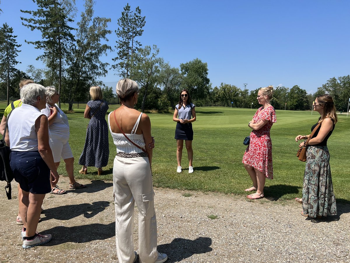Cpme68's tweet photo. 🔴Rencontre #CPMELLES au golf de Chalampé pour parler de la #marqueentreprise, #marqueemployeur, #branding, #strategie, #communication et méthodes avec l’agence de communication et publicité Shake Up communication 💡🏌️♀️ https://t.co/V4pp9BwLbS