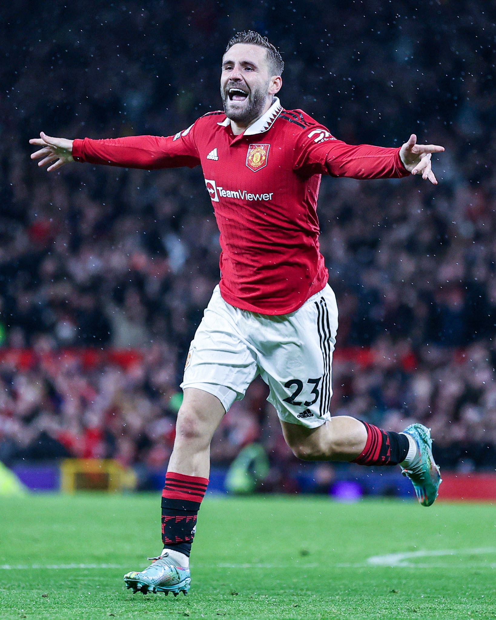 Happy 28th birthday to the best left back in the world, Luke Shaw  We pray for another injury-free season   