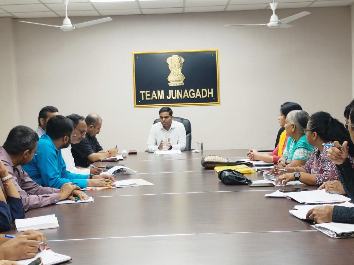 collectorjunag's tweet photo. આજરોજ જિલ્લા ટાસ્ક ફોર્સ સમિતિ તથા માતા અને બાળ મૃત્યુદર ઘટાડવા અંતર્ગત સંલગ્ન અધિકારીશ્રીઓ સાથે સમીક્ષા બેઠક યોજવામાં આવી.જેમાં બાળ મૃત્યુદર ઘટાડવા તથા માતાનું આરોગ્ય જળવાય એ માટે જરૂરી સૂચનો આપવામાં આવ્યા.
@CMOGuj @RaghavjiPatel @BhanubenMLA 
@InfoGujarat @JunagadhGog https://t.co/ucde44bwe2