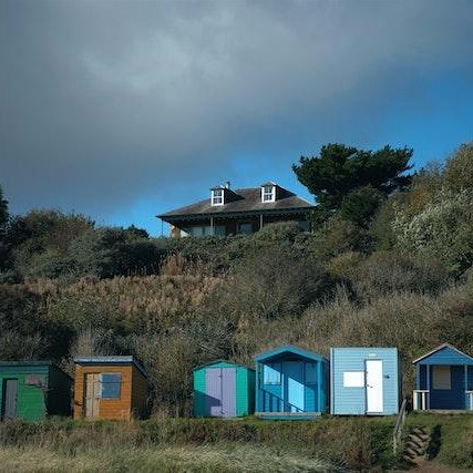 home_portfolio's tweet image. Protect your home from the elements with the right paint choice for your exterior. Discover essential tips for selecting durable and weather-resistant paints. #HomeExterior #PaintSelection #Durability
👉 homeportfolio.com/how-to-choose-…