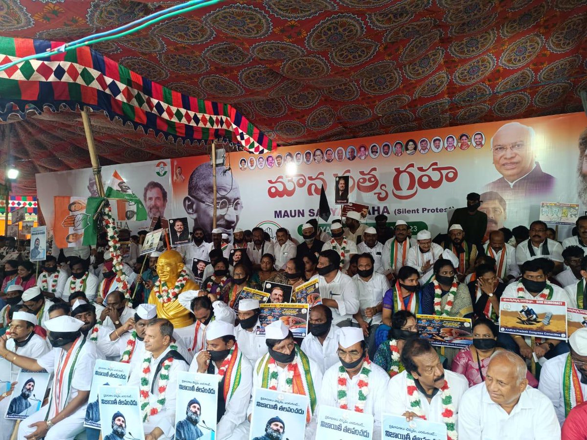 INCMinorityAP's tweet photo. ANDHRA PRADESH CONGRESS MINORITY DEPARMNENT DOING PEACE MOUNA SATYAGRAHA AT VIJAYAWADA
#Congress https://t.co/q1LajLZh5b