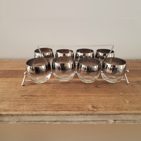 Maria79128793's tweet photo. So good I had to share! Check out all the items I'm loving on @Poshmarkapp #poshmark #fashion #style #shopmycloset #farmrio #vintage #marika: https://t.co/n5iyHKCCvh https://t.co/ccpH9vehIM