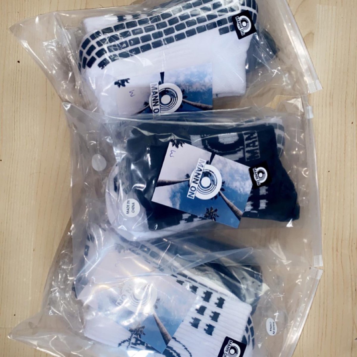 Up your game 🔥🔥

Stop slipping, turn sharper, minimise your risk of injury and more! 

Now fully stocked in black and white Grip socks in ALL SIZES ! 

Sizes available :

Kids age 7-12

Small 3-7

Large 8-13

2 pairs for £10 

Dm on Facebook, Instagram or Twitter to order 👌