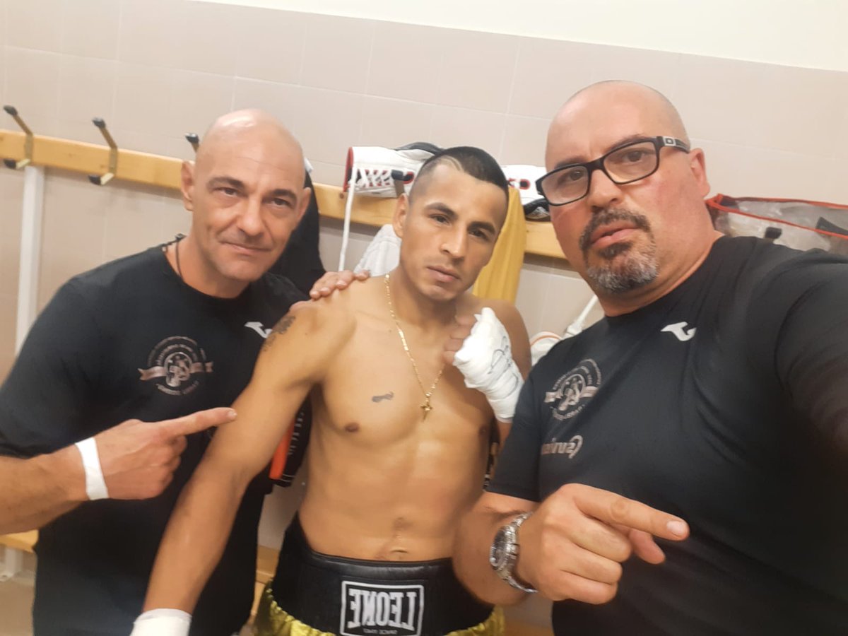 EuskoBox's tweet photo. Ricardo Fernández #MATEO vuelve a la acción este fin de semana. Alguien lo va a pasar mal en Newcastle. Vaaaaaamos!!!!!!

#Boxeo #Logroño #LaRioja #SantaCruzDeLaSierra #BARRUBOXING https://t.co/daq2x4G3zz