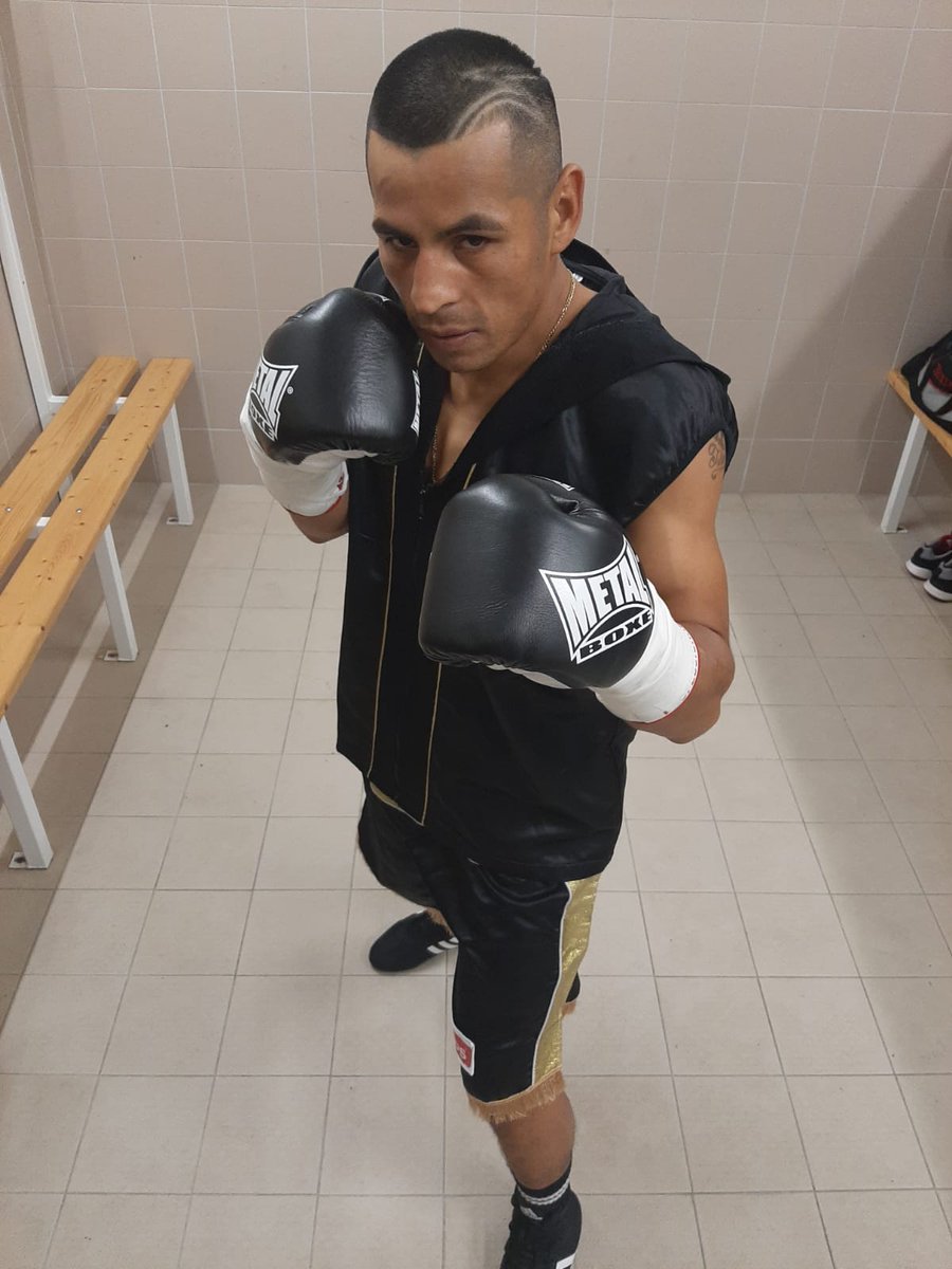 EuskoBox's tweet photo. Ricardo Fernández #MATEO vuelve a la acción este fin de semana. Alguien lo va a pasar mal en Newcastle. Vaaaaaamos!!!!!!

#Boxeo #Logroño #LaRioja #SantaCruzDeLaSierra #BARRUBOXING https://t.co/daq2x4G3zz
